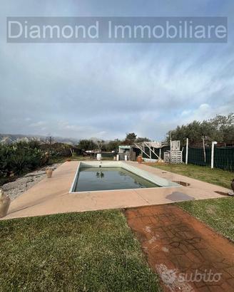 Villa con piscina e uliveto a Solicchiata