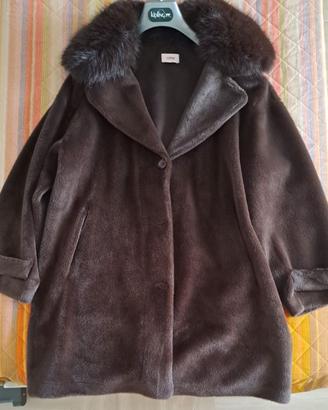 cappotto con finta pelliccia