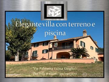 Elegante villa con terreno e piscina