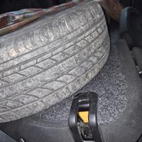 3 cerchi ypsilon con gomme al 40% 3 copricerchi