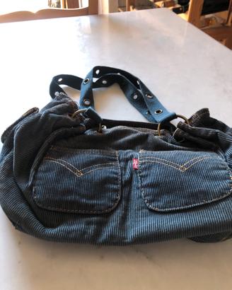 Borsa levis
