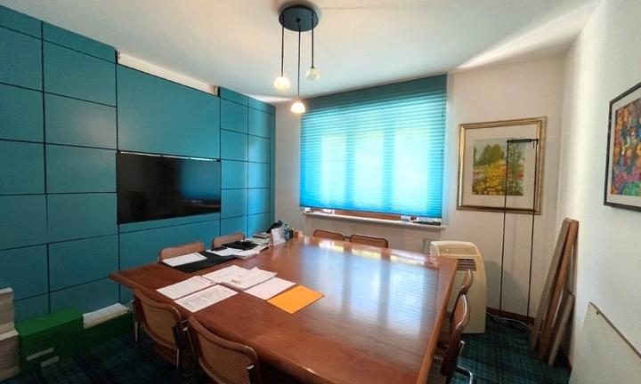 Con lastrico solare unico e in zona residenziale