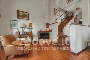 Villa di 160 m² con più di 5 locali e posto auto a