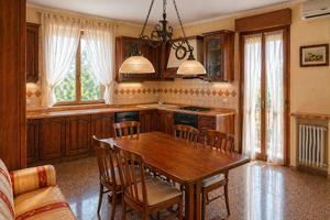Appartamento con giardino,cantina e garage