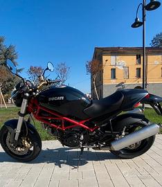 Ducati Monster 900 ie