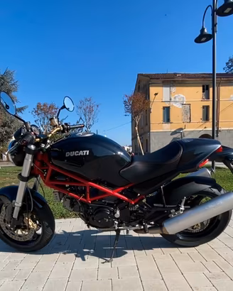 Ducati Monster 900 ie