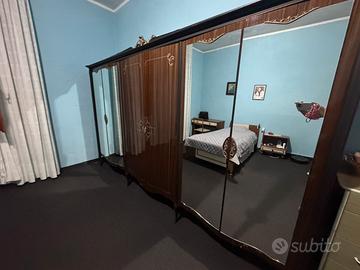 Armadio a tre ante con specchio