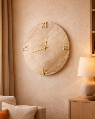 Orologio in marmo con rifiniture oro