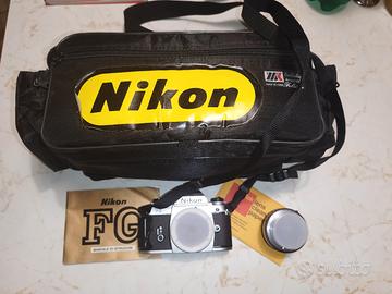 Macchina fotografica Nikon FG meccanica