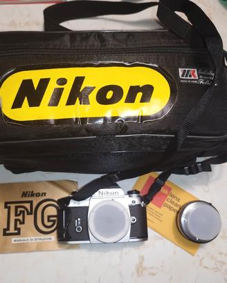 Macchina fotografica Nikon FG meccanica