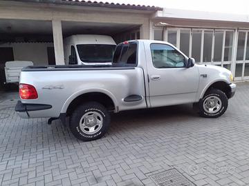 Ford F150 V8