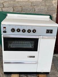 Cucina a gas con forno e scaldavivande e dispensa