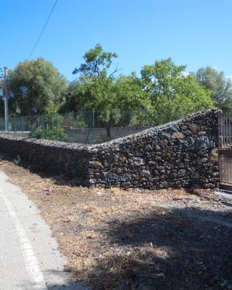 COD. 5387 Terreno recintato con prospetto strada