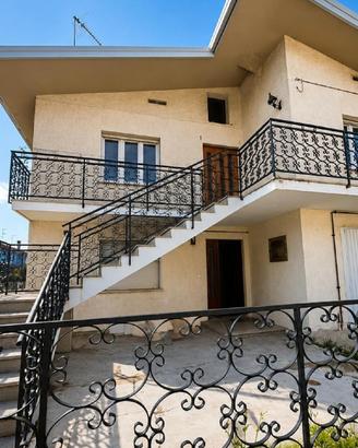 VILLA BIFAMILIARE INDIPENDENTE