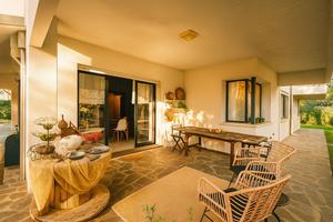 Villa di pregio con giardino sul fiume Botteniga