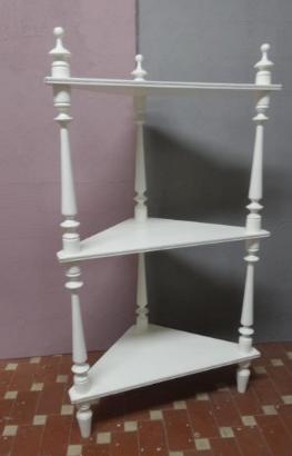 Angoliera in legno bianco e torniture nuova