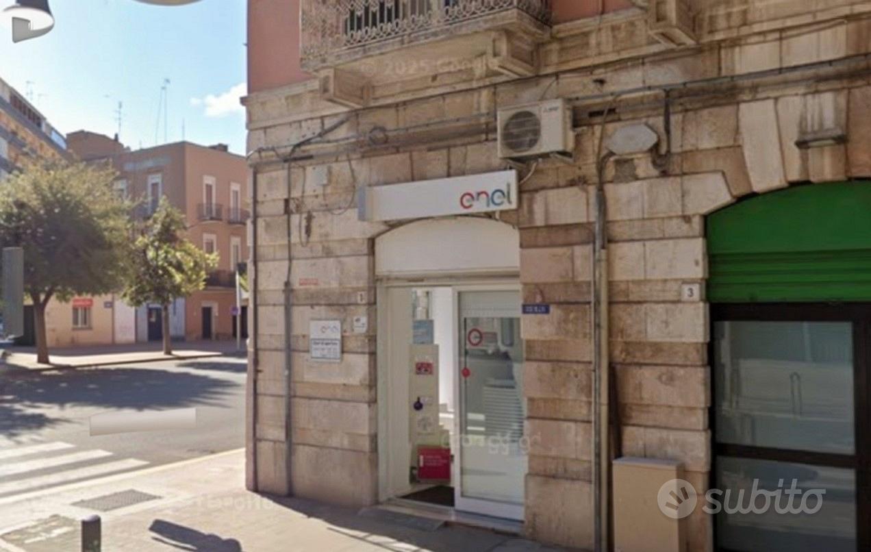 VA287 Locale commerciale a P.zza Roma - Vista 3