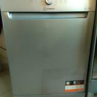 Lavastoviglie Indesit come nuova