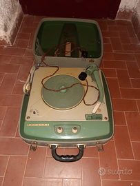Giradischi vintage a valigetta