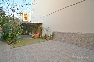 Indipendente con cortile da ristrutturare