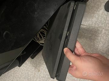Ps4 perfettamente funzionante con 3 joystick