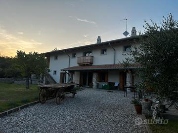 Antico carro agricolo in legno