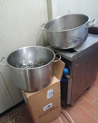 piatti e posateria e altro