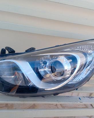 Faro anteriore sinistro Hyundai i30