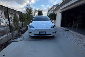 TESLA MODL Y  AWD LONG RANGE