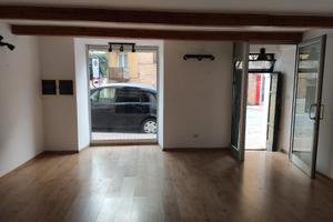 Locale commerciale con bagno