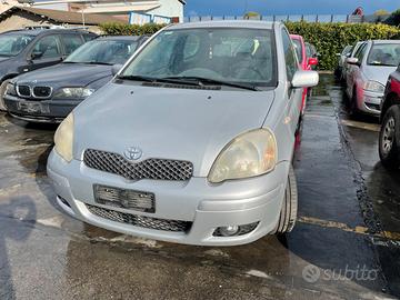 Ricambi usati per Toyota Yaris 1000benz del 2004