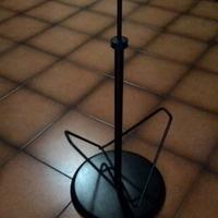 portariviste  in metallo da pavimento