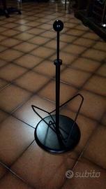 portariviste  in metallo da pavimento