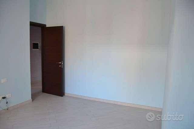 Appartamento di 85 m² con 4 locali e posto auto a - Altro