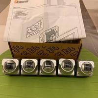 5 Telecamere a colori da incasso BTicino BT-391659