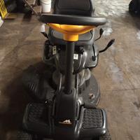 Tagliaerba con seduta 