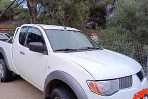 Mitsubishi L200 4 posti