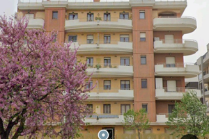 Box auto via Lenotti (zona street café)