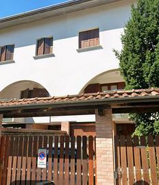 Villetta bifamiliare di testa