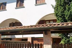 Villetta bifamiliare di testa