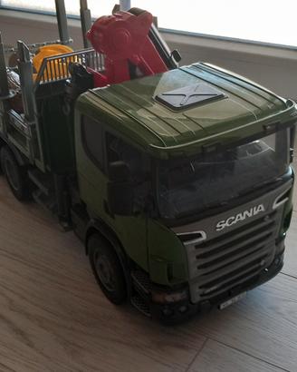 camion trasporta legna della Bruder