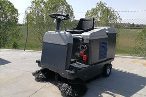 SPAZZATRICE INDUSTRIALE UOMO A BORDO PERLA 70E - S