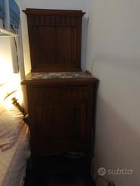 Comodino stile Liberty con piano di marmo e alzata