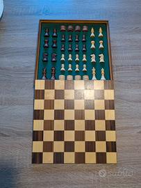 Scacchiera in Legno con Pezzi per Scacchi e Dama