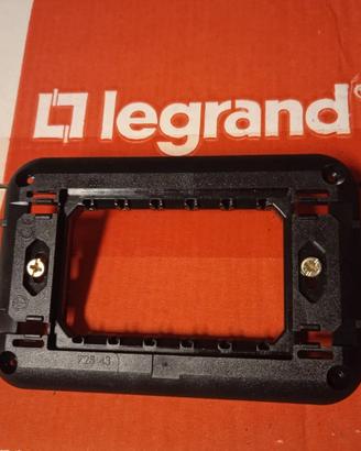 Supporti Legrand Vela 3 moduli – 072843