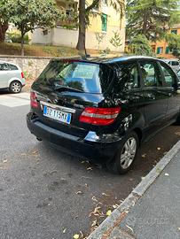 MERCEDES B180