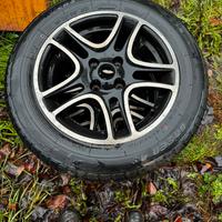 Cerchi in lega con gomme grande punto