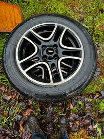 Cerchi in lega con gomme grande punto