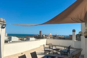 Attico centrale con terrazzo e posto auto