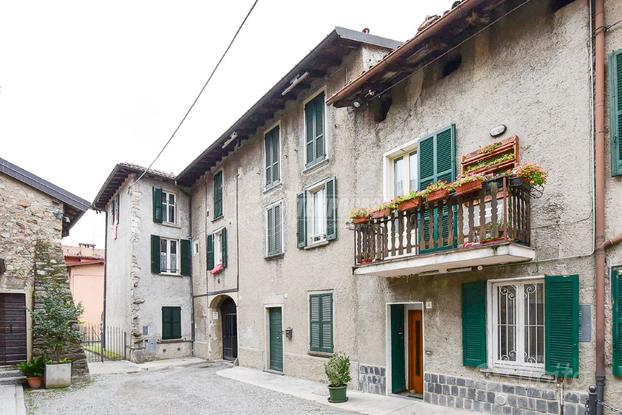 PORZIONE DI CASA SU DUE LIVELLI CON TERRAZZO!!